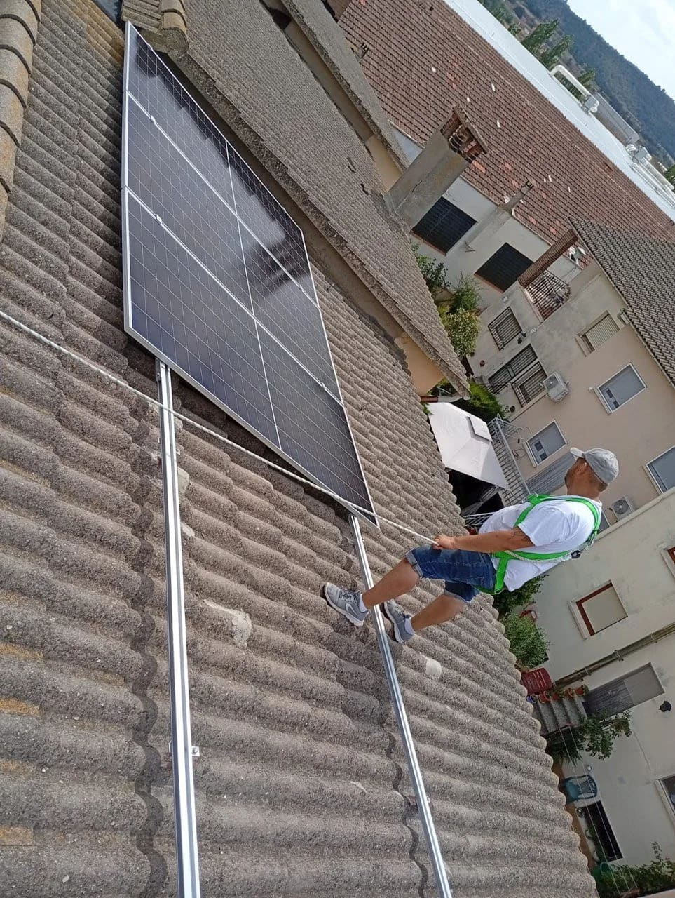 Instalación solar de 6 kW en Lleida — instalación con Deye SE-G5.1Pro-B 5,12 kWh