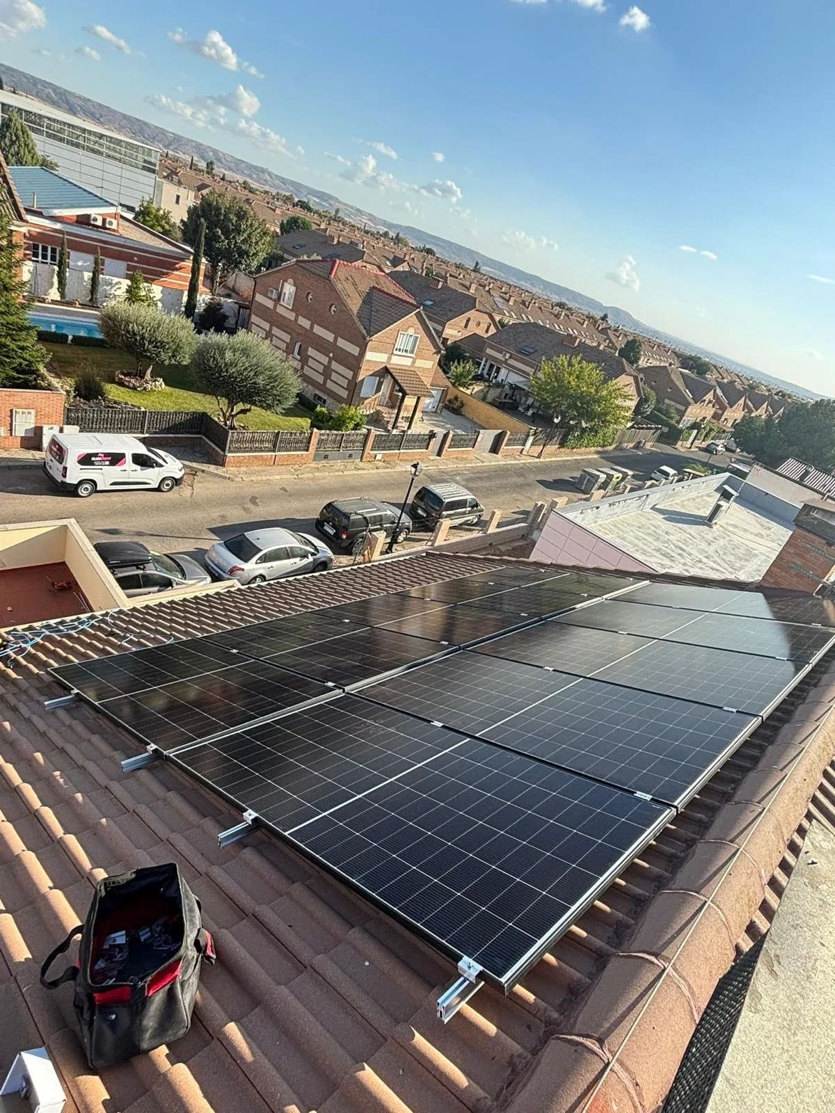 Instalación solar de 10 kW en Madrid — instalación con Deye SUN-10K 10 kW